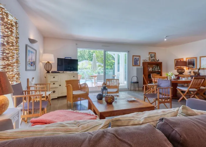 Le By Interhome Villa Lacanau